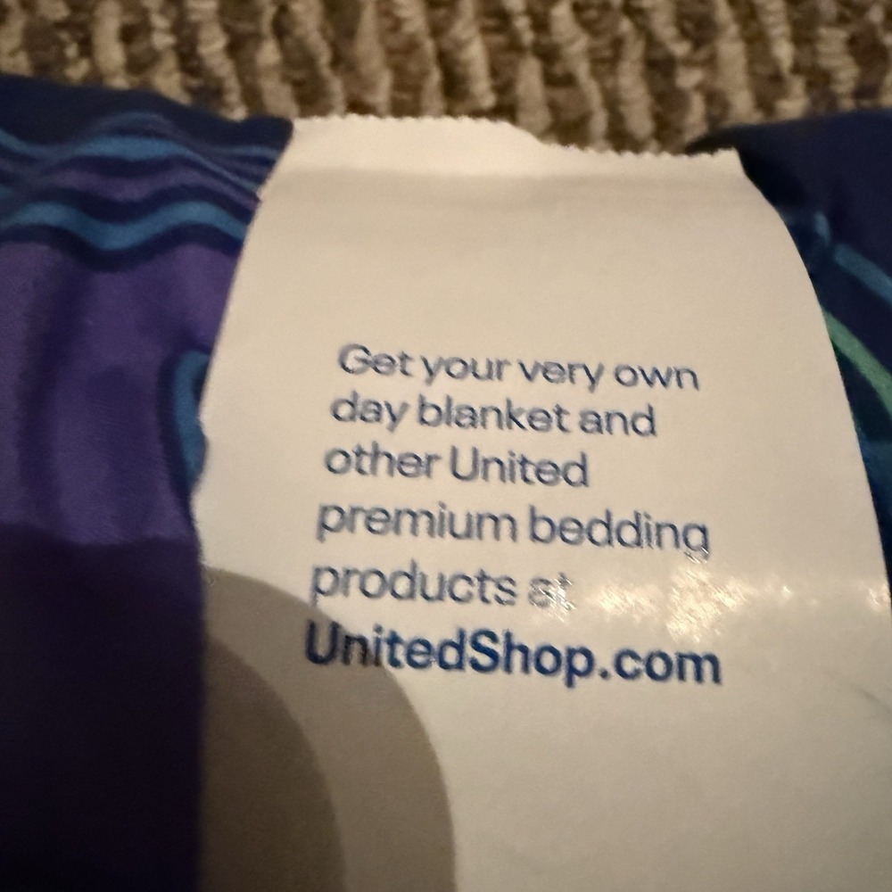 United Airlines Saks Fifth Avenue Claude Kameni Blue Blanket Limited Edition - Picture 3 of 4